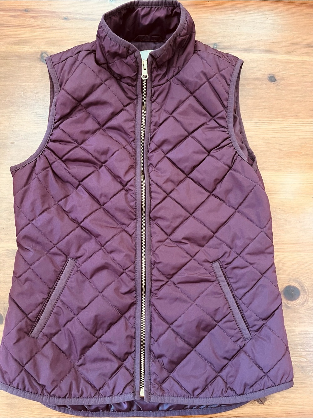 Women’s Old Navy Quilted Vest in Burgundy